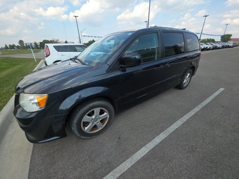 Used 2013 Dodge Grand Caravan SXT image 2
