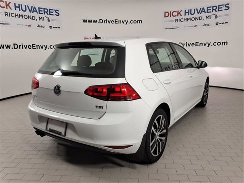 Used 2016 Volkswagen Golf SE image 8