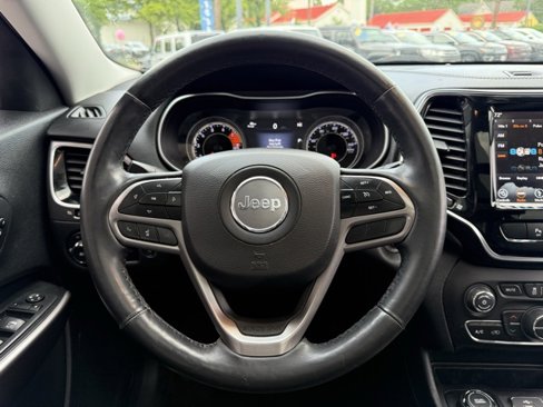Used 2019 Jeep Cherokee Limited image 10