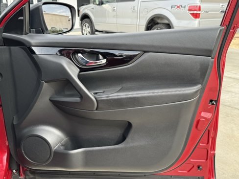 Used 2018 Nissan Rogue Sport SV image 33