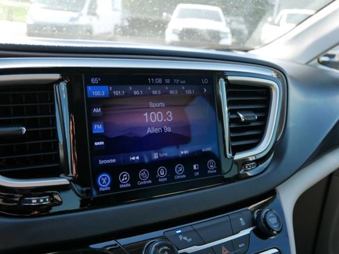 Used 2017 Chrysler Pacifica Touring-L image 22