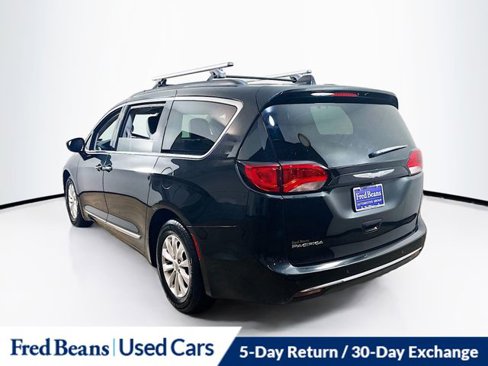 Used 2017 Chrysler Pacifica Touring-L image 6