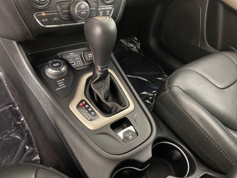 Used 2018 Jeep Cherokee Limited image 41