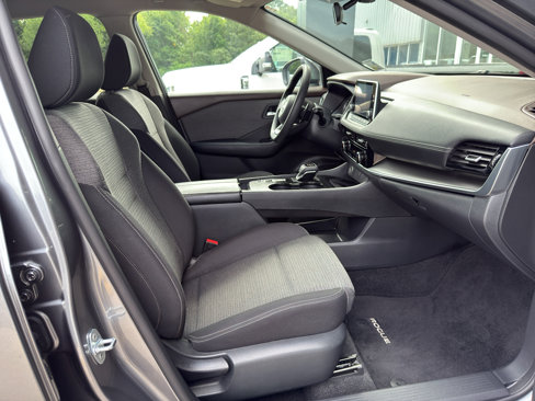 Used 2023 Nissan Rogue SV image 18