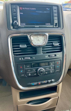 Used 2015 Chrysler Town & Country Touring w/ Driver Convenience Group image 11