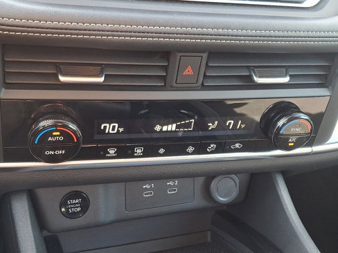 Used 2024 Nissan Rogue SV image 16