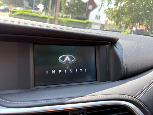 Used 2018 INFINITI QX30 Premium image 28