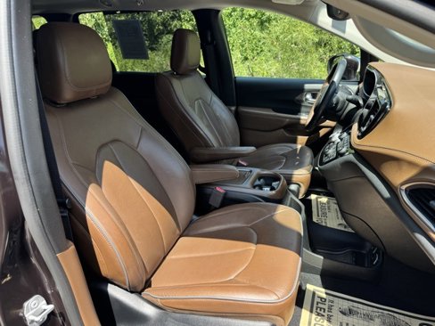 Used 2019 Chrysler Pacifica Limited w/ Advanced Safetytec Group image 26