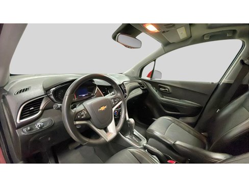 Used 2020 Chevrolet Trax LT w/ Sun & Sound Package image 10