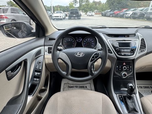 Used 2015 Hyundai Elantra SE image 18