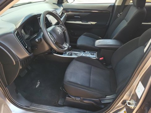 Used 2020 Mitsubishi Outlander SE image 16