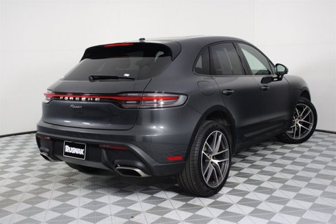 Certified 2025 Porsche Macan image 7