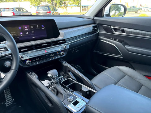 Used 2024 Kia Telluride SX image 13