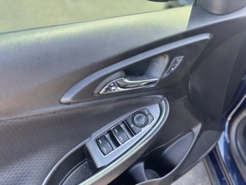 Used 2017 Chevrolet Malibu LT image 20