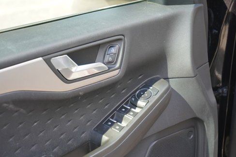Used 2020 Ford Escape SE image 23