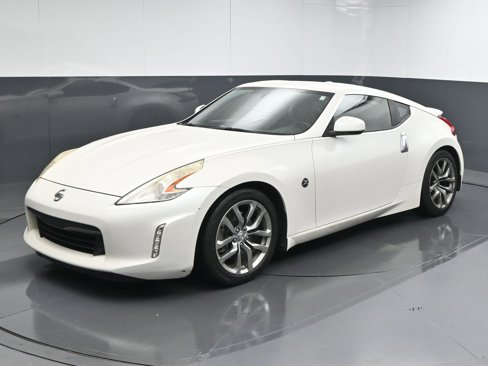 Used 2014 Nissan 370Z Touring w/ Aerodynamics Package image 4
