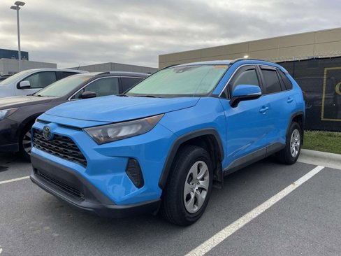 Used 2019 Toyota RAV4 LE image 2