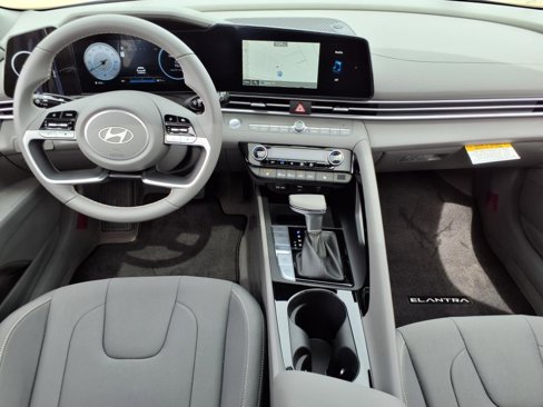 Certified 2025 Hyundai Elantra SEL w/ Cargo Package image 15