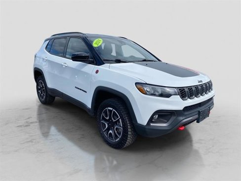 Used 2024 Jeep Compass Trailhawk image 10