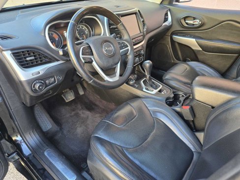 Used 2018 Jeep Cherokee Overland image 7