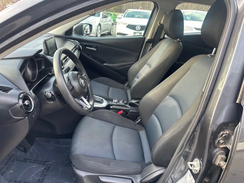 Used 2019 Toyota Yaris LE image 9