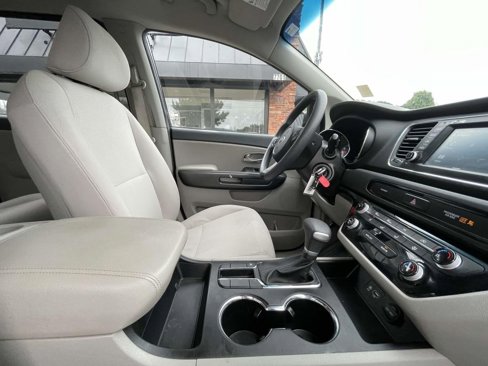 Used 2021 Kia Sedona LX image 16