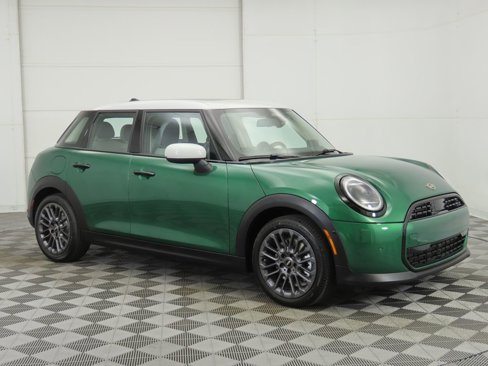 Used 2025 MINI Cooper 4-Door Hardtop image 3