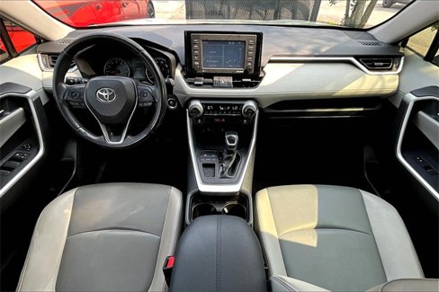Used 2021 Toyota RAV4 XLE Premium image 13