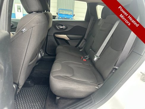 Used 2017 Jeep Cherokee Latitude w/ Cold Weather Group image 30
