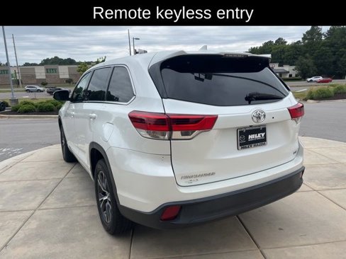 Used 2017 Toyota Highlander LE image 5