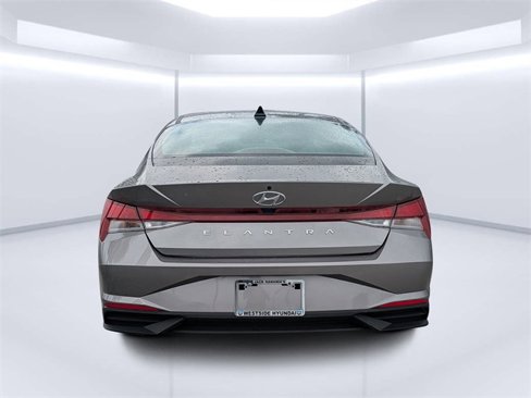Used 2023 Hyundai Elantra SEL w/ Convenience Package image 4