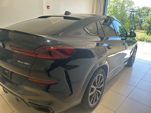 Used 2022 BMW X6 xDrive40i w/ M Sport Package image 16