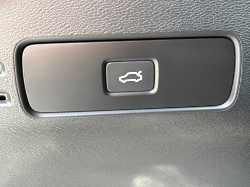 Used 2024 Volvo XC40 B5 Plus w/ Climate Package image 28