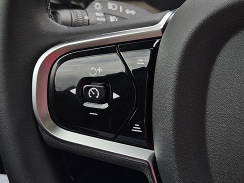 New 2025 Volvo XC90 B6 Core w/ Protection Package image 15