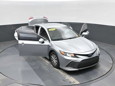 Used 2021 Toyota Camry LE image 36