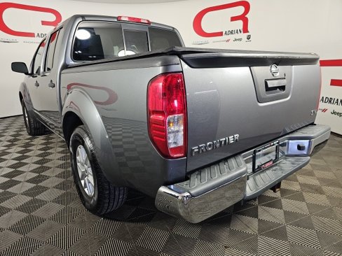 Used 2017 Nissan Frontier SV image 5
