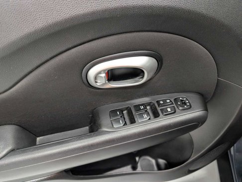 Used 2015 Kia Soul + image 33
