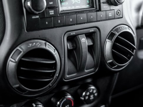 Used 2018 Jeep Wrangler Sport image 24