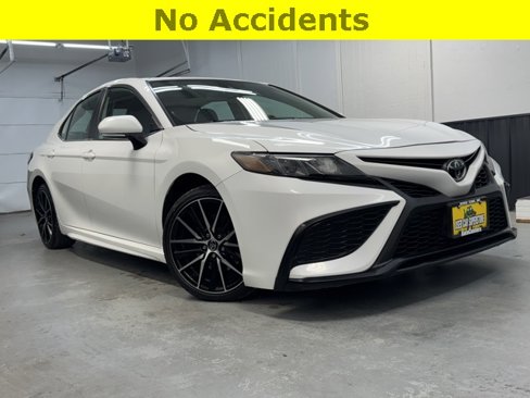 Used 2021 Toyota Camry SE w/ Cold Weather Package image 1