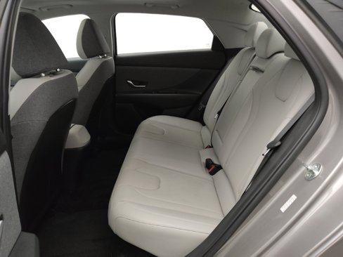 Used 2023 Hyundai Elantra Limited image 18