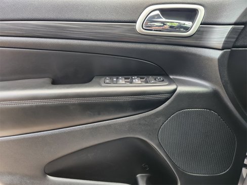 Used 2019 Jeep Grand Cherokee Altitude image 20