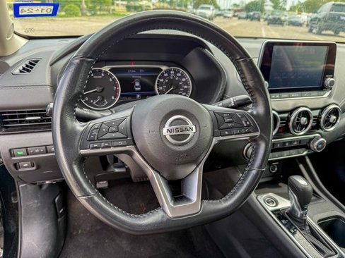 Used 2022 Nissan Sentra SV image 9