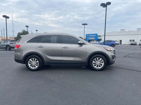 Used 2017 Kia Sorento LX image 3