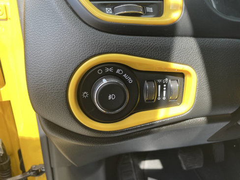 Used 2015 Jeep Renegade Latitude w/ Cold Weather Group II image 20