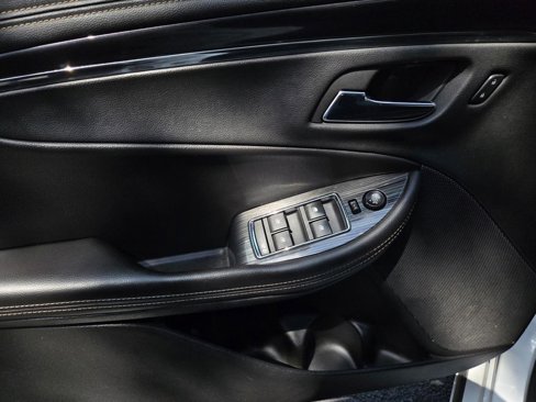 Used 2016 Chevrolet Impala LT image 17