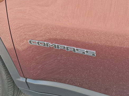 Used 2022 Jeep Compass Latitude image 30