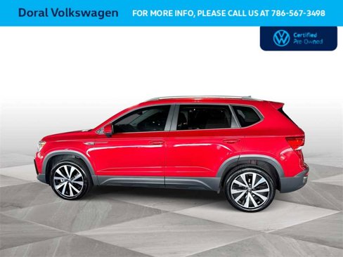 Used 2023 Volkswagen Taos SE w/ Panoramic Sunroof Package image 5