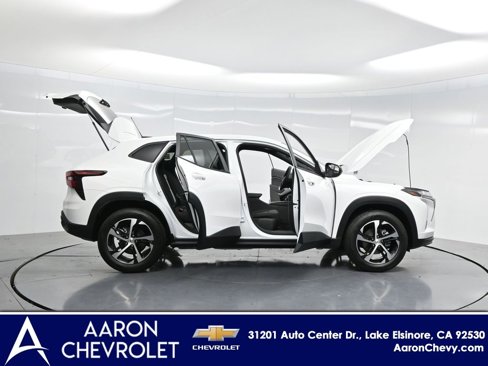 New 2026 Chevrolet Trax RS image 3