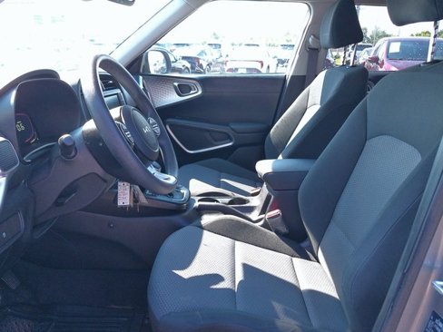 Used 2023 Kia Soul LX image 5