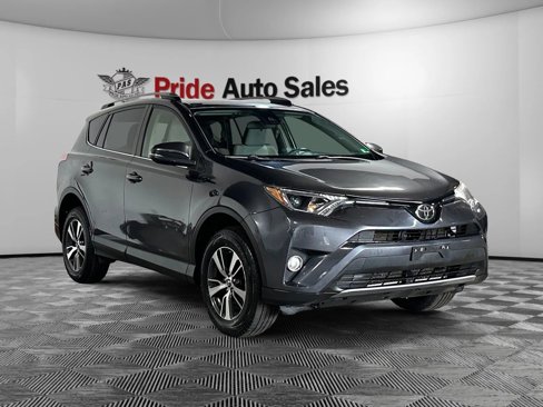 Used 2017 Toyota RAV4 XLE image 3